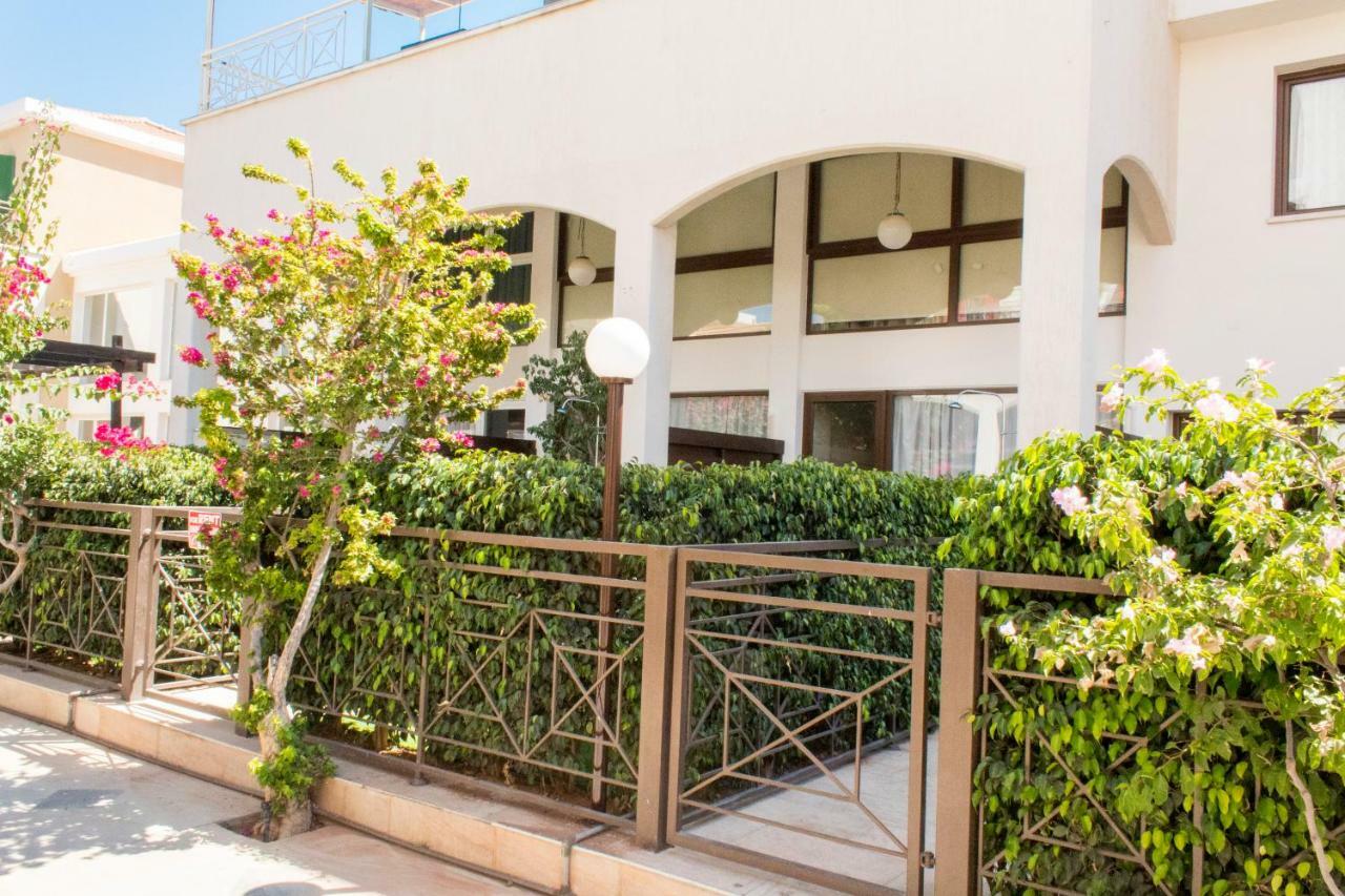Galatex Beach Apartment Лимасол Экстерьер фото